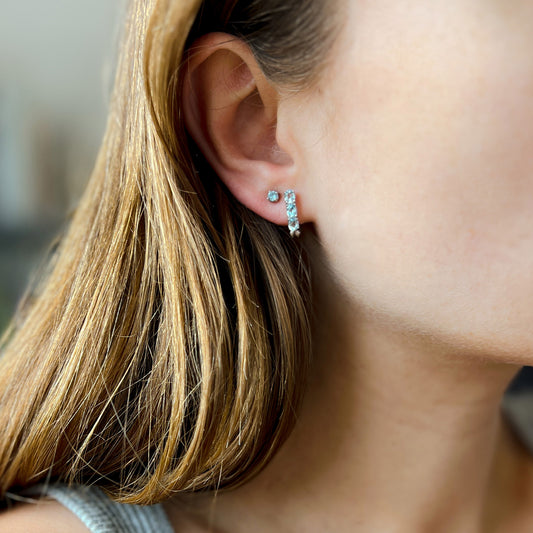 עגילי כסף "אוליב" עם אבני בלו טופז