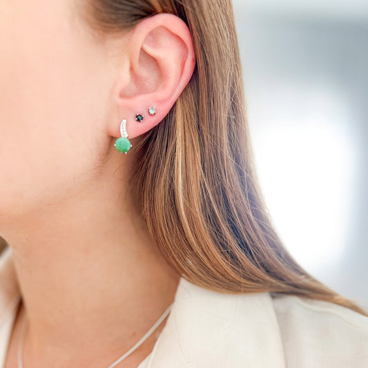 עגילי כסף "קייט" עם אבני אמרלד