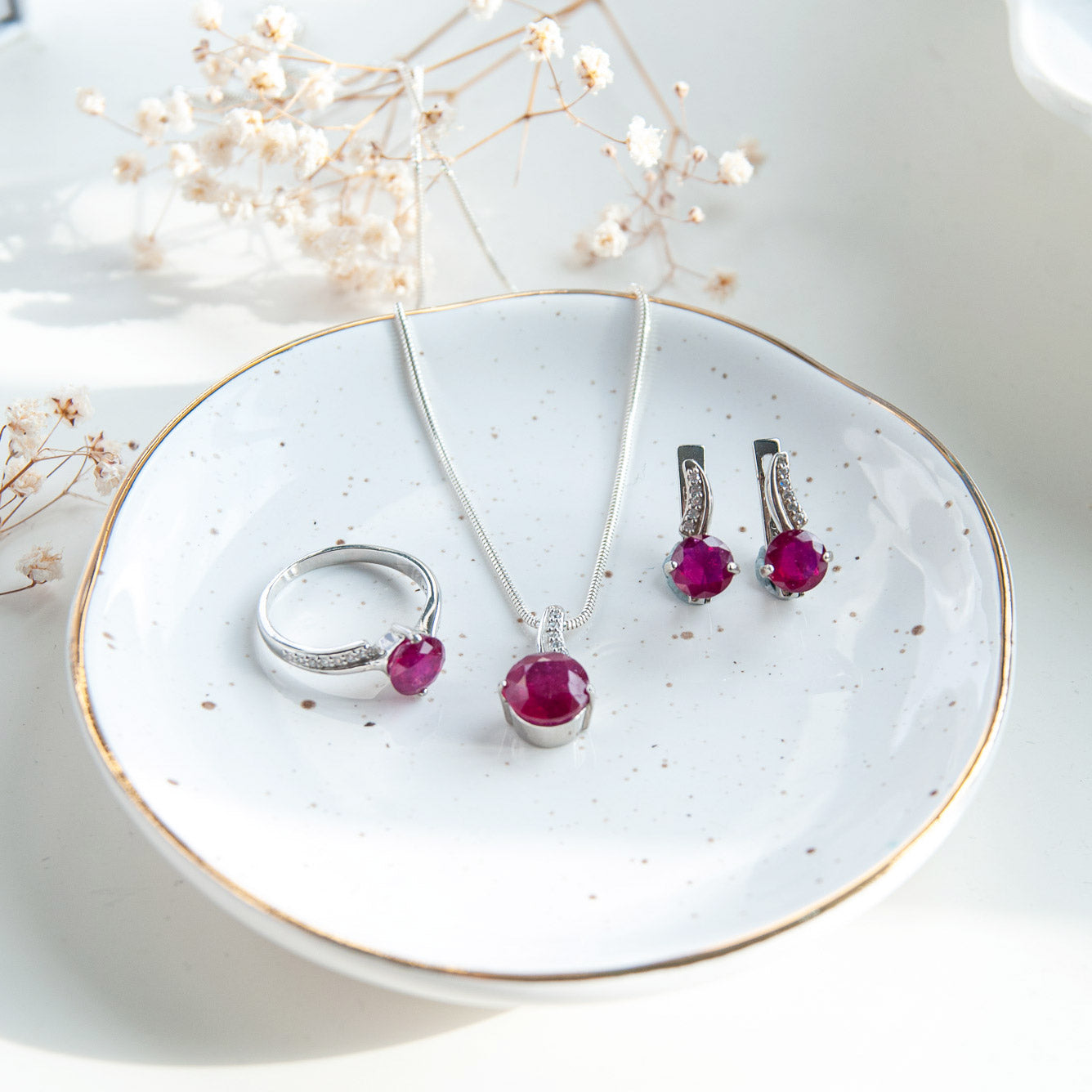 תליון כסף "קייט" עם אבן רובי