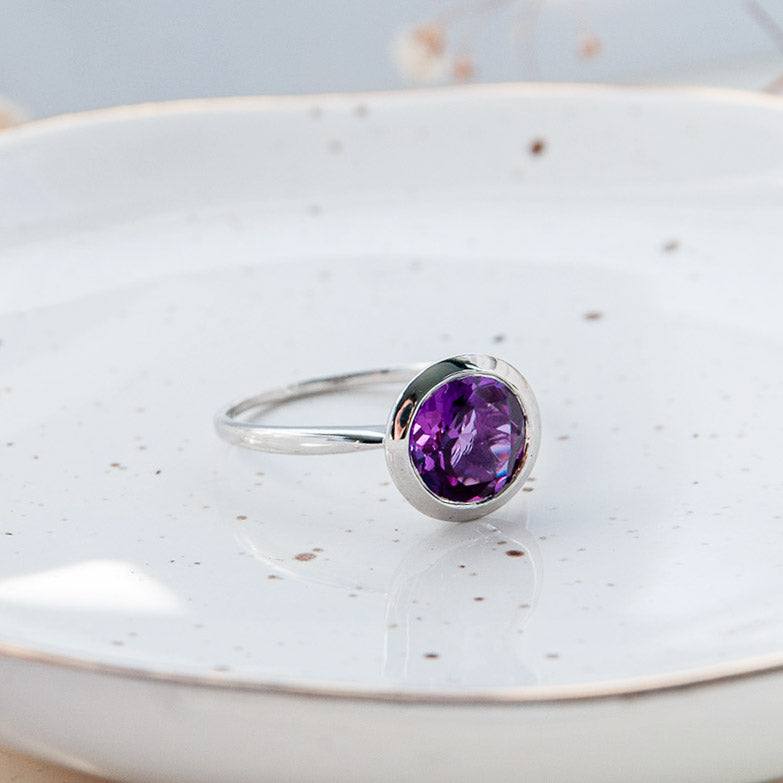 טבעת כסף "ליטל" עם אבן אמטיסט