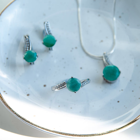 טבעת כסף "קייט" עם אבן אמרלד