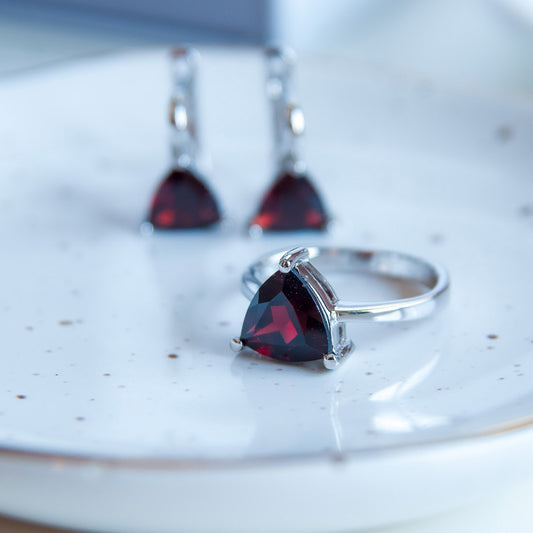 טבעת כסף "לילי" עם אבן גרנט