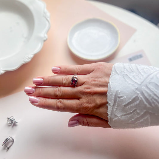 טבעת כסף "לינדה" עם אבני גרנט