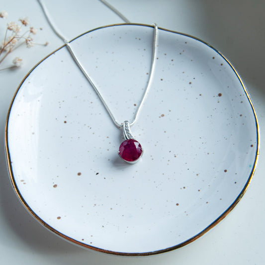 תליון כסף "קייט" עם אבן רובי