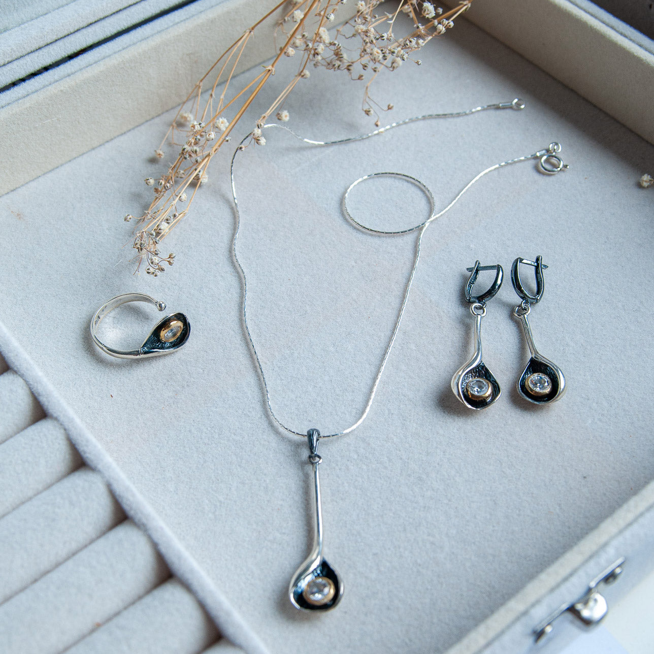 תליון כסף עם זרקון סולי