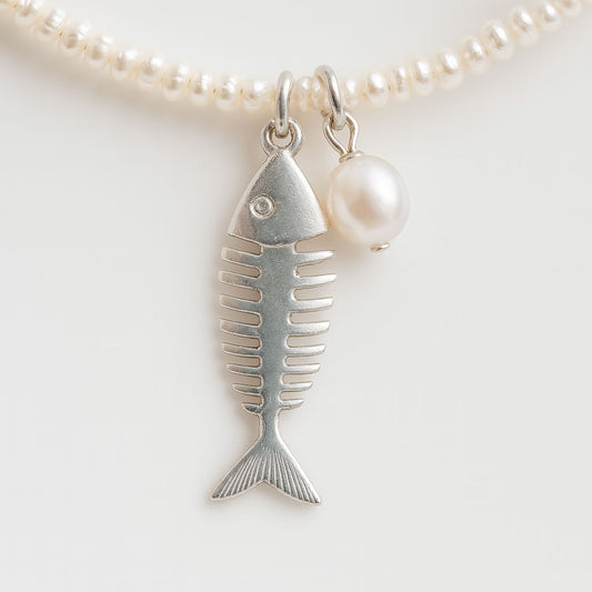 שרשרת פנינים עם תליון דג ופנינה בכסף