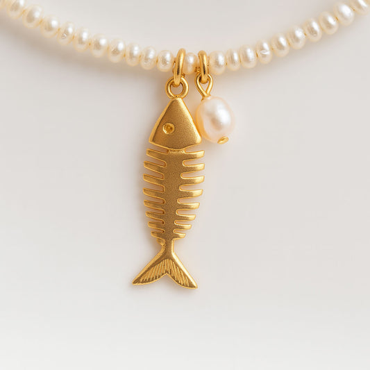 שרשרת פנינים עם תליון דג ופנינה בגולדפילד