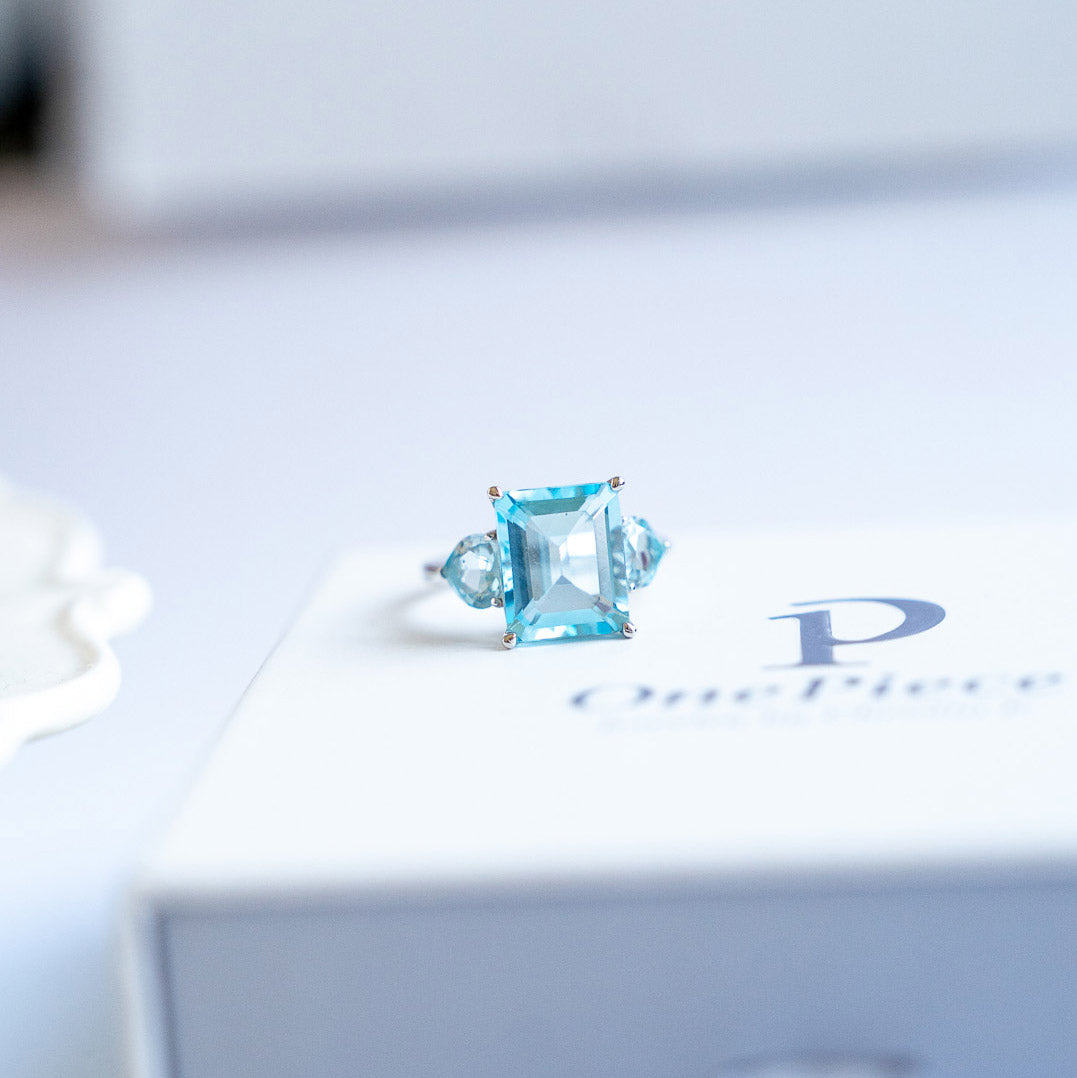 טבעת כסף "אליס" עם אבני בלו טופז