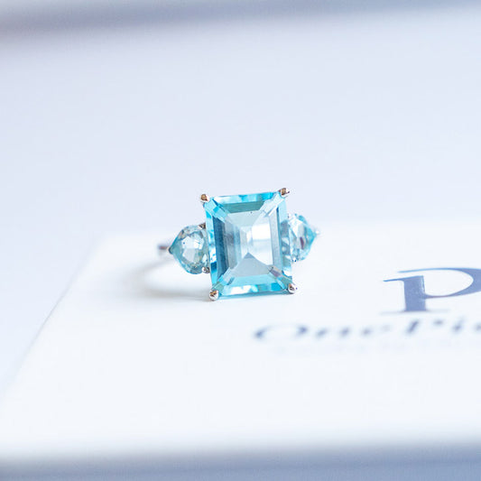 טבעת כסף "אליס" עם אבני בלו טופז