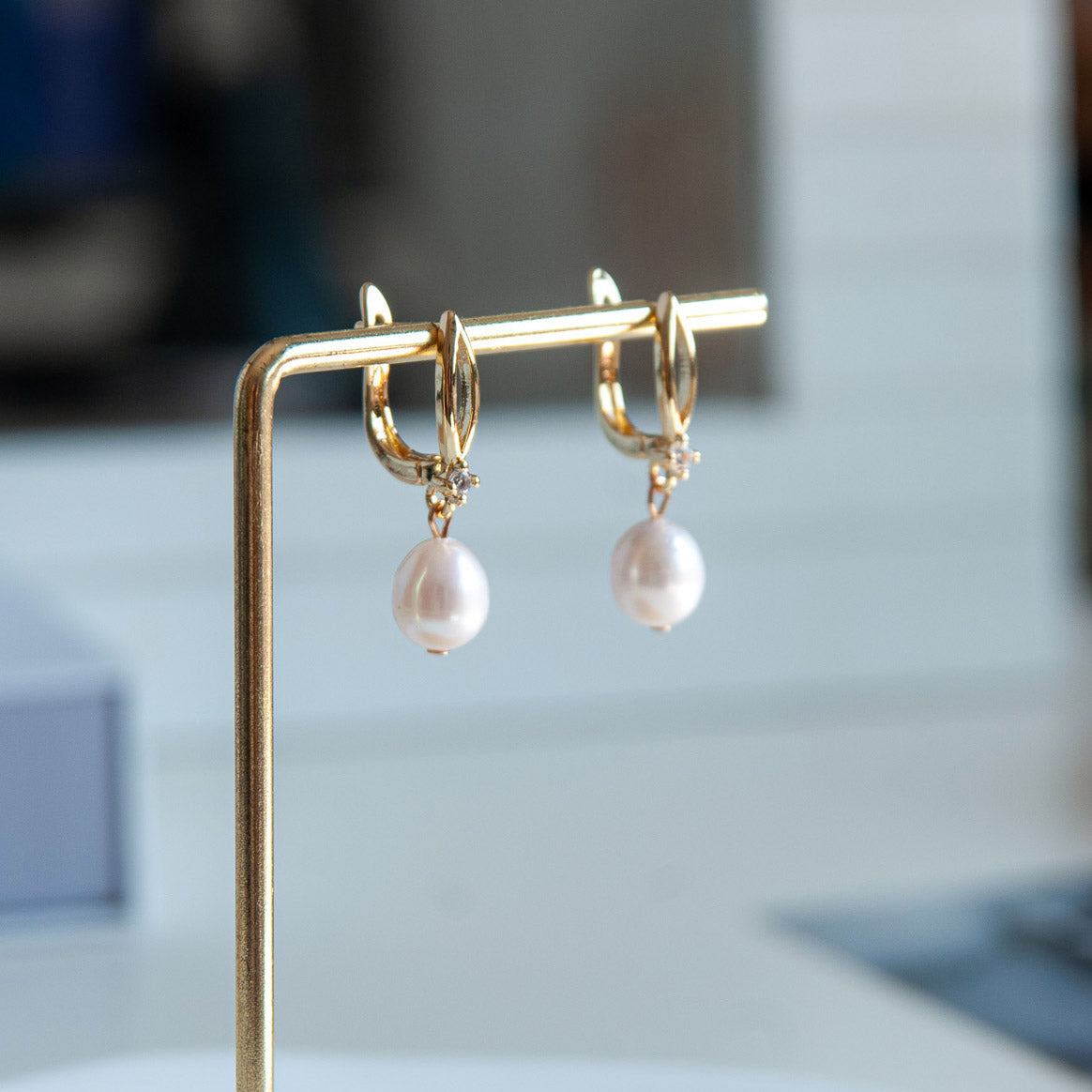 G עגילי פנינה קייסי