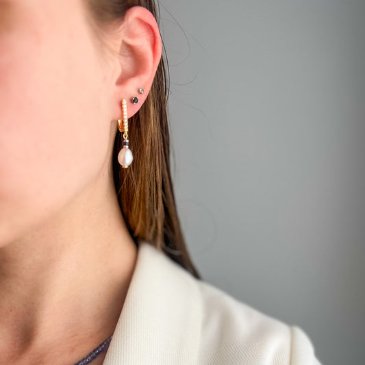 G עגילי פנינה עם ספיר