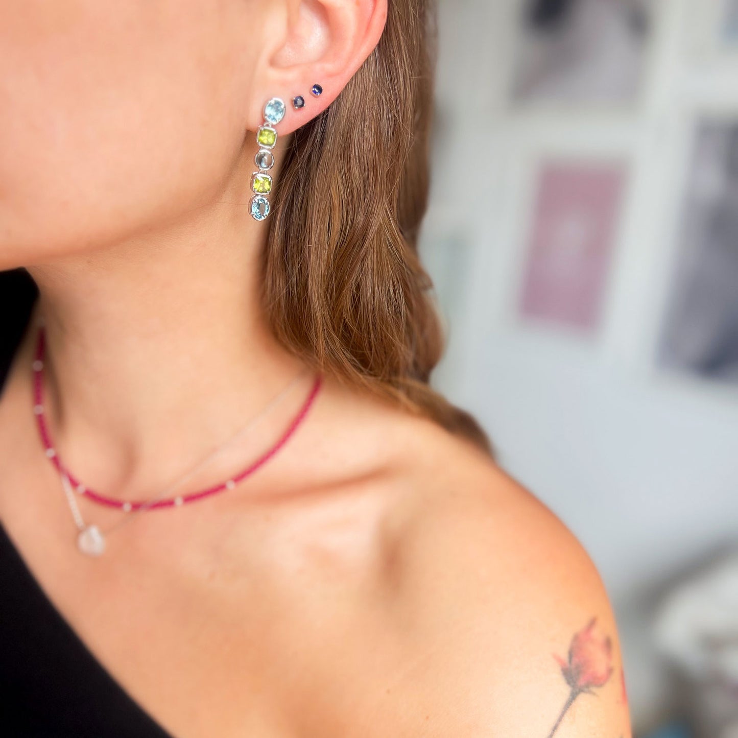 עגילי כסף 925 בציפוי רודיום | בלו טופז & פרידוט