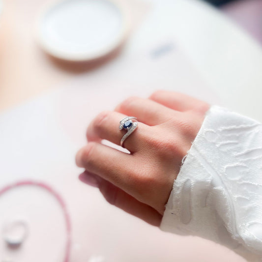 טבעת כסף "קטי" עם אבן ספיר