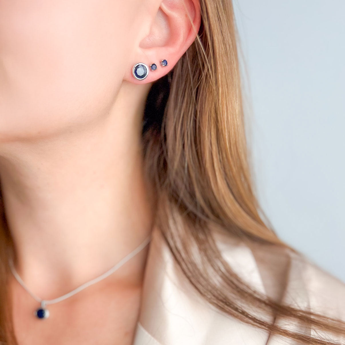 עגילי כסף "טיילר" עם אבני ספיר