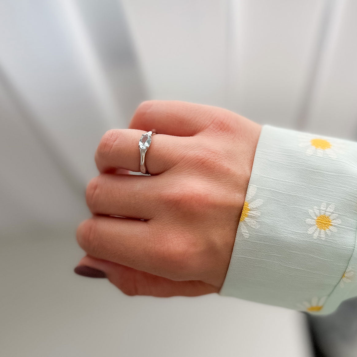 טבעת כסף "איימי" עם אבן אקוומרין