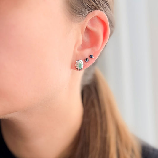 עגילי כסף "גפן" עם אבני אמרלד