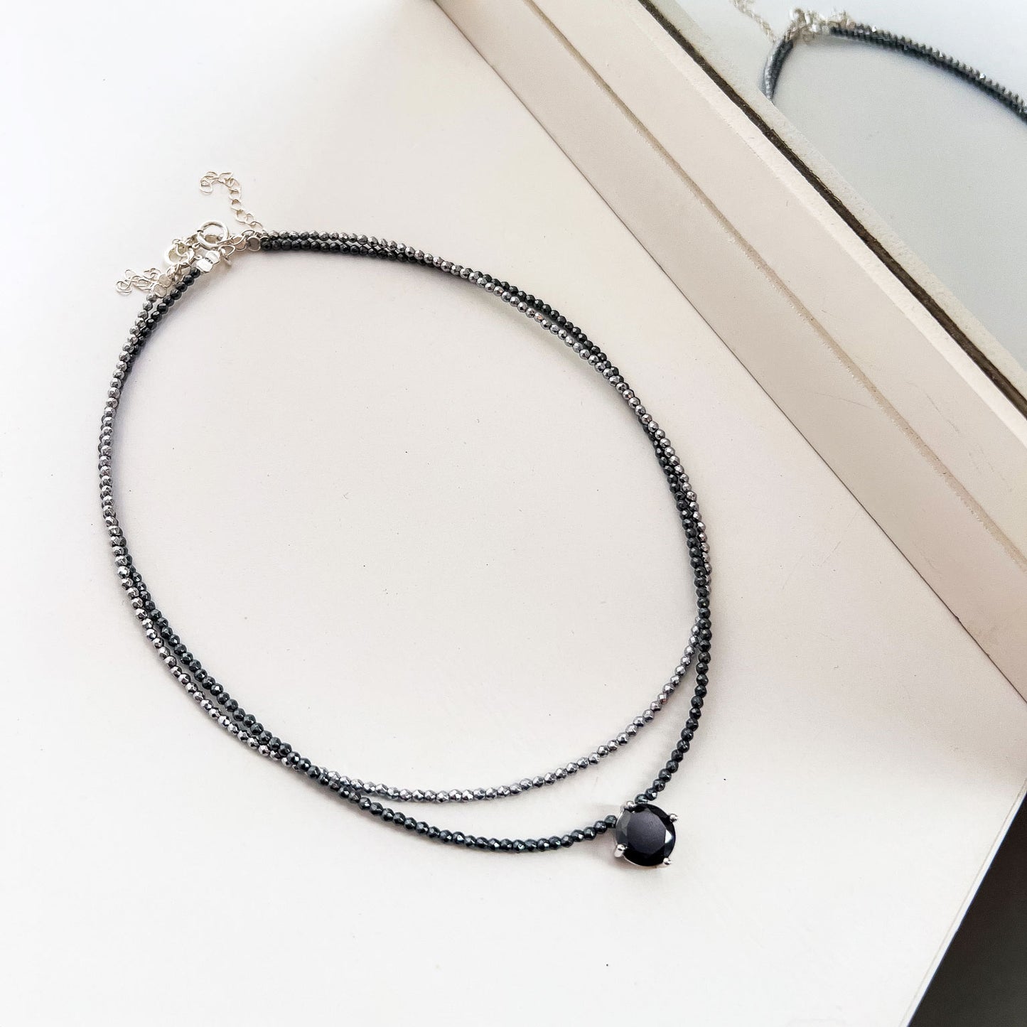 שרשרת המטיט כסף 925 צמודה - תליון אבן שחורה