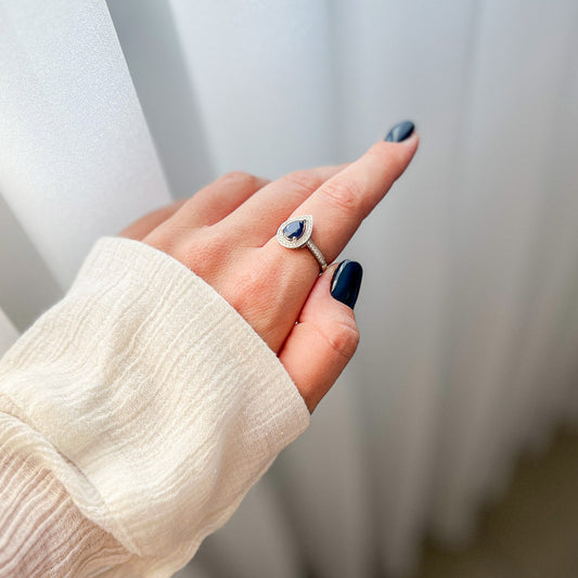 JULY טבעת כסף עם אבן ספיר