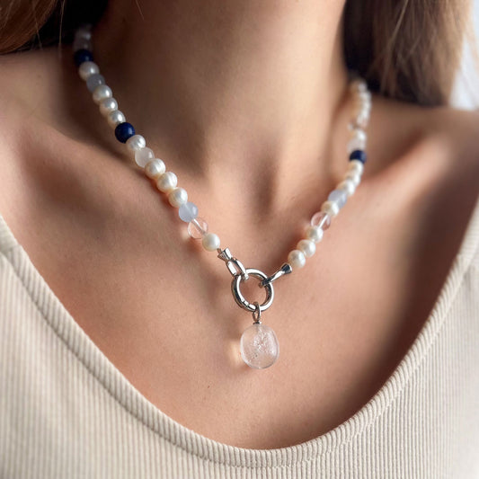 שרשרת פנינים עם אבני אגת ותליון קריסטל קוורץ