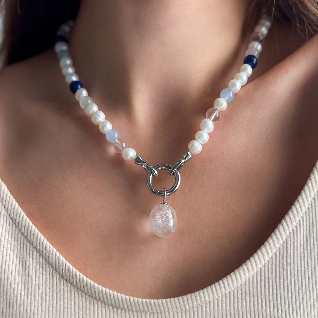 שרשרת פנינים עם אבני אגת ותליון קריסטל קוורץ