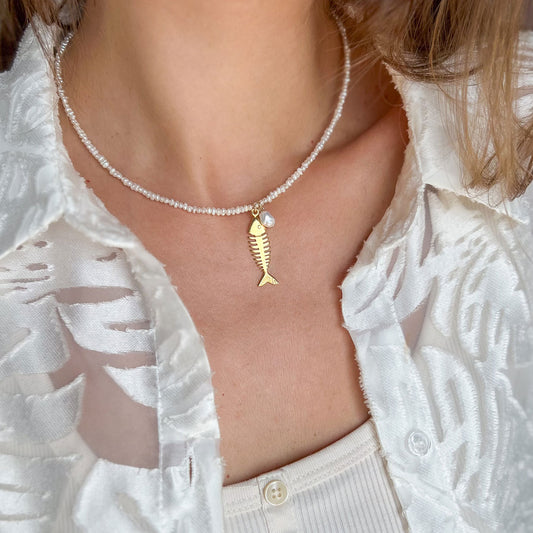 שרשרת פנינים עם תליון דג ופנינה בגולדפילד