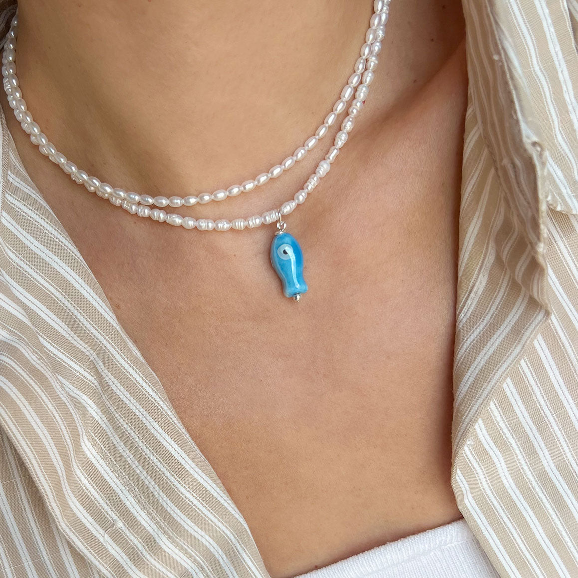 שרשרת פנינים אן עם תליון דג