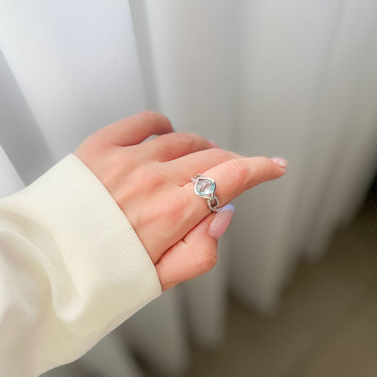 טבעת כסף "סרינה" עם בלו טופז