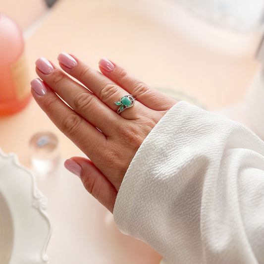 טבעת כסף "לינדה" עם אבני אמרלד