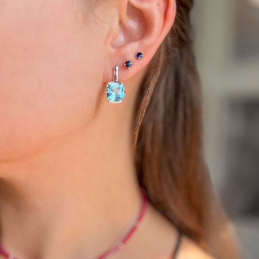 עגילי כסף "מגי" עם אבני בלו טופז