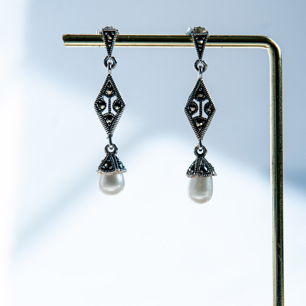 MAR עגילי כסף עם פנינים