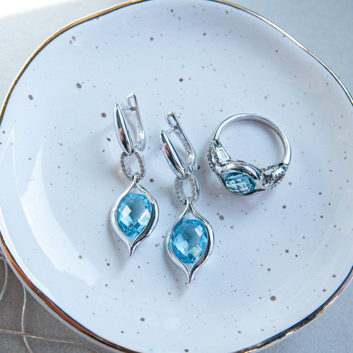 טבעת כסף "סרינה" עם בלו טופז