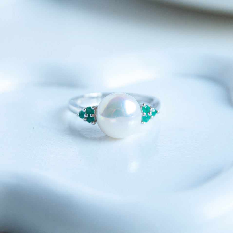 טבעת כסף "פיונה" עם פנינה ואמרלד