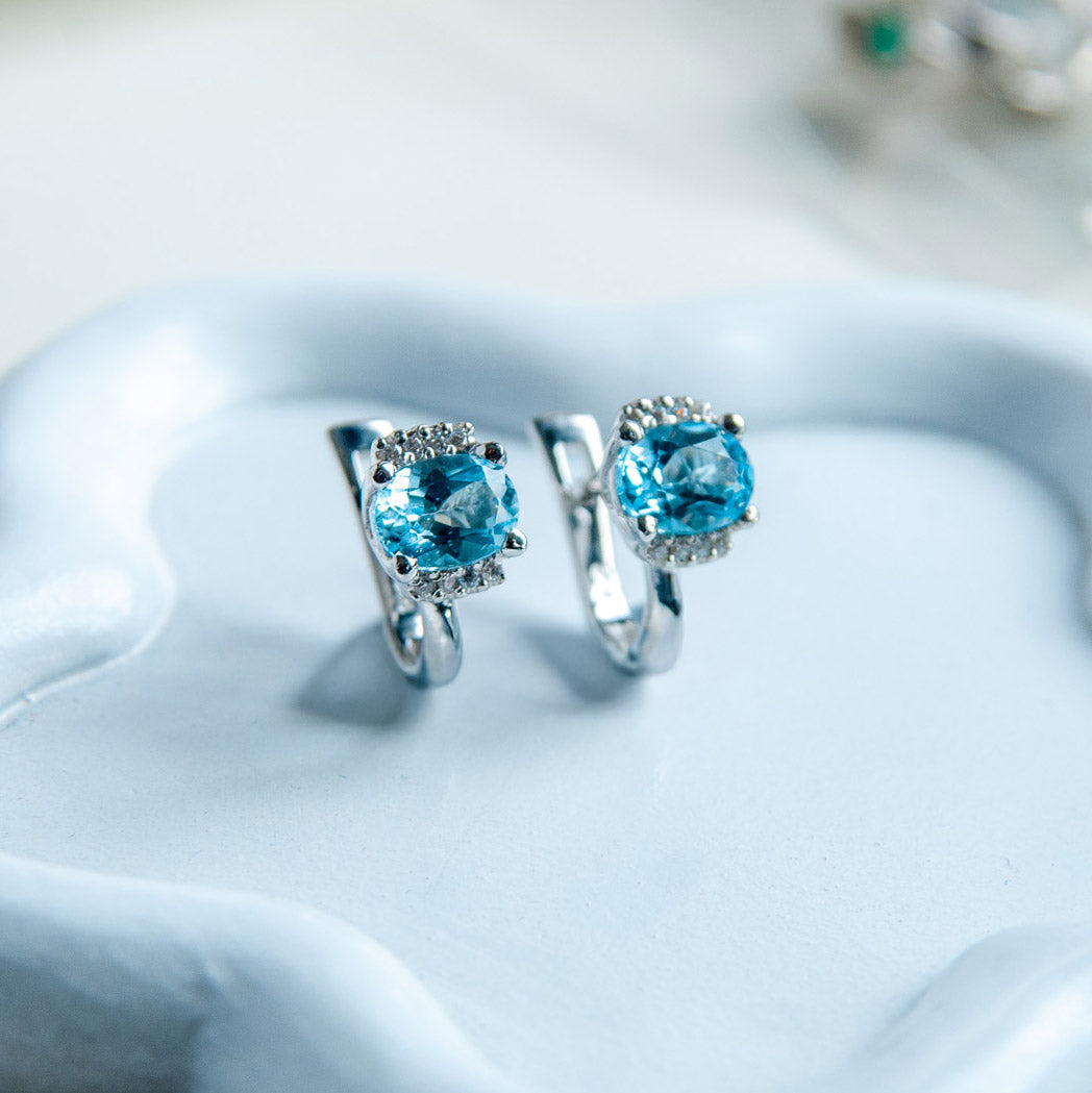 עגיל כסף "סופי" עם אבני בלו טופז