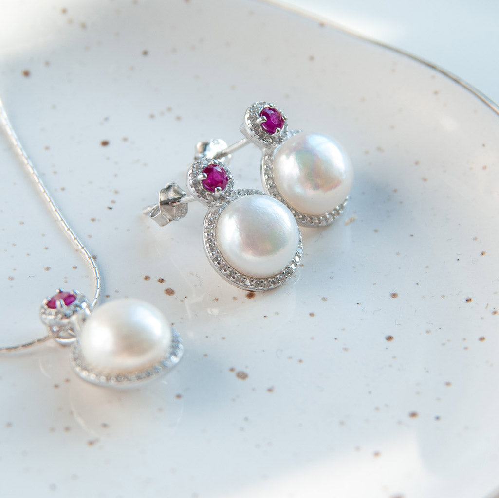 עגילי כסף "לירי" פנינה עם רובי