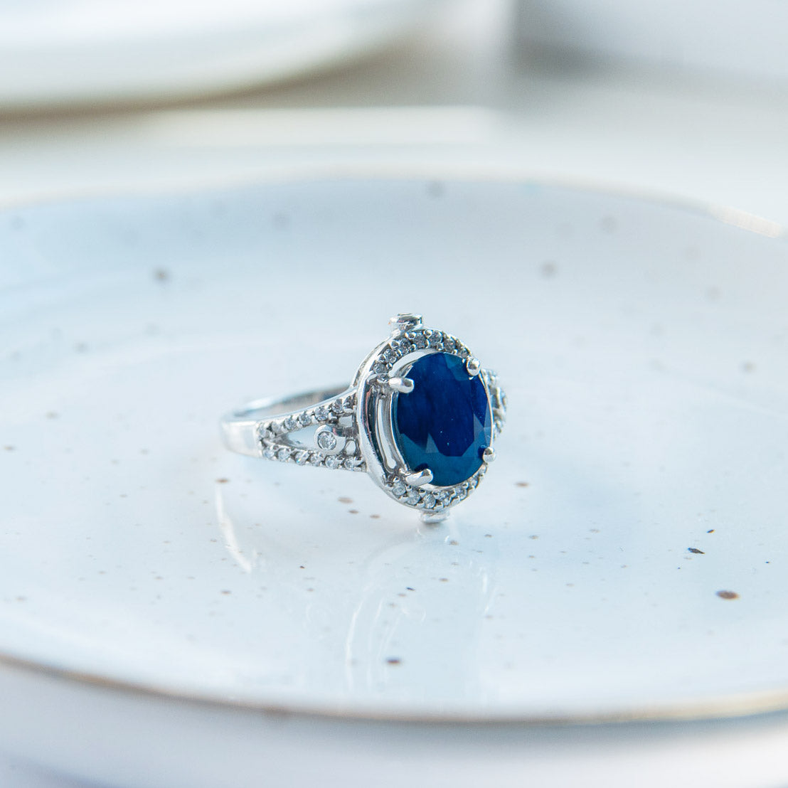 טבעת מכסף טהור "נועה" עם אבן ספיר