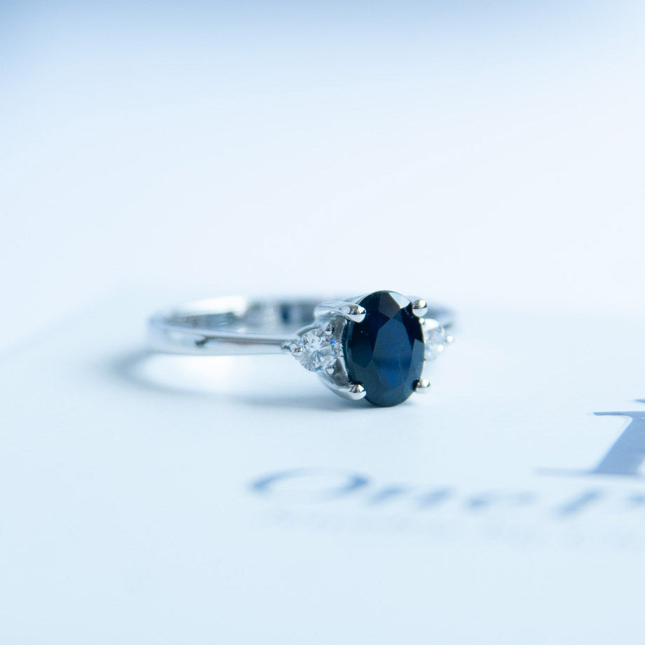 טבעת כסף "אסיה" עם אבן ספיר