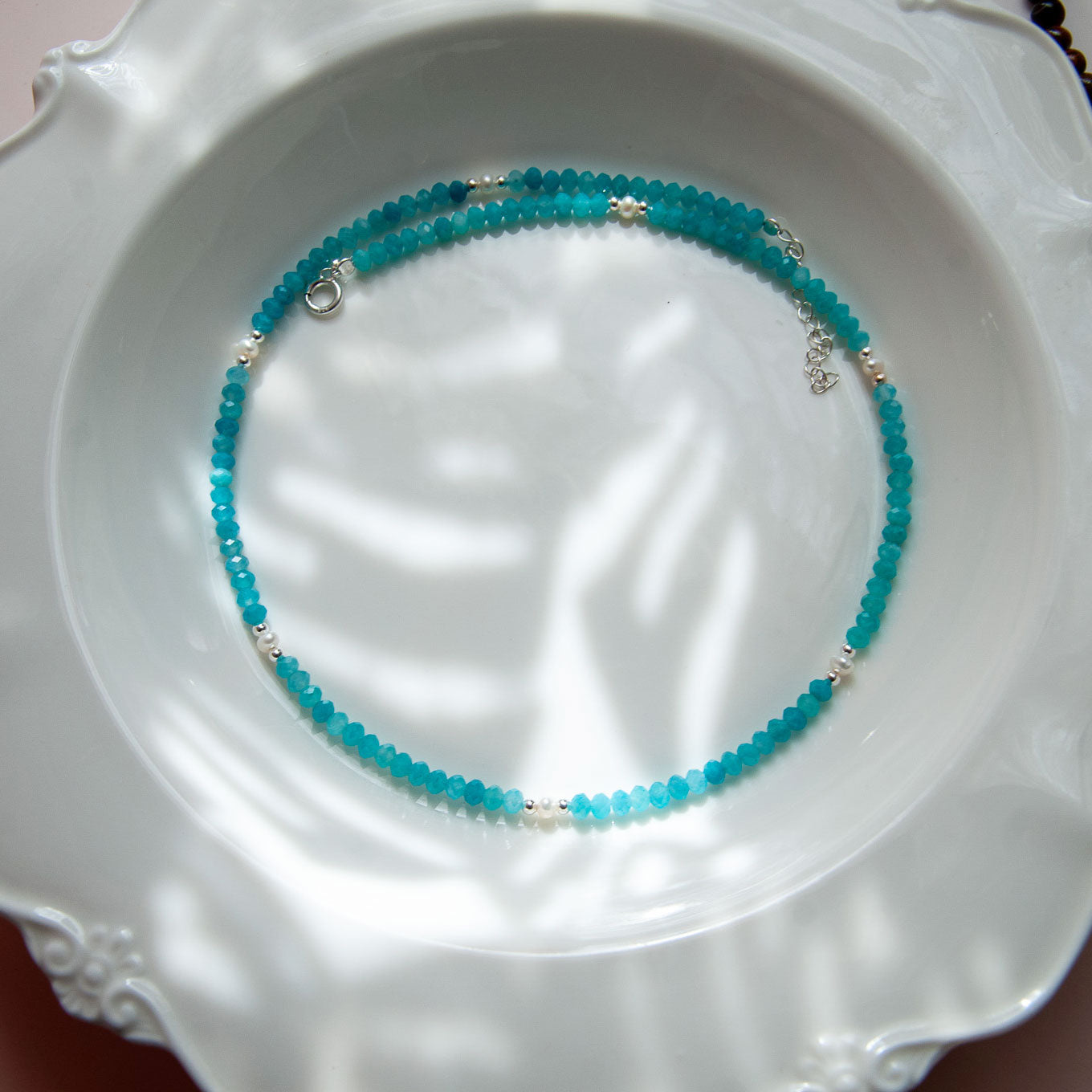 ARI שרשרת אבני אמזונייט בשילוב פנינים