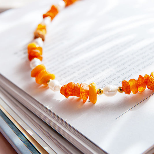 שרשרת אבני ענבר בשילוב פנינים