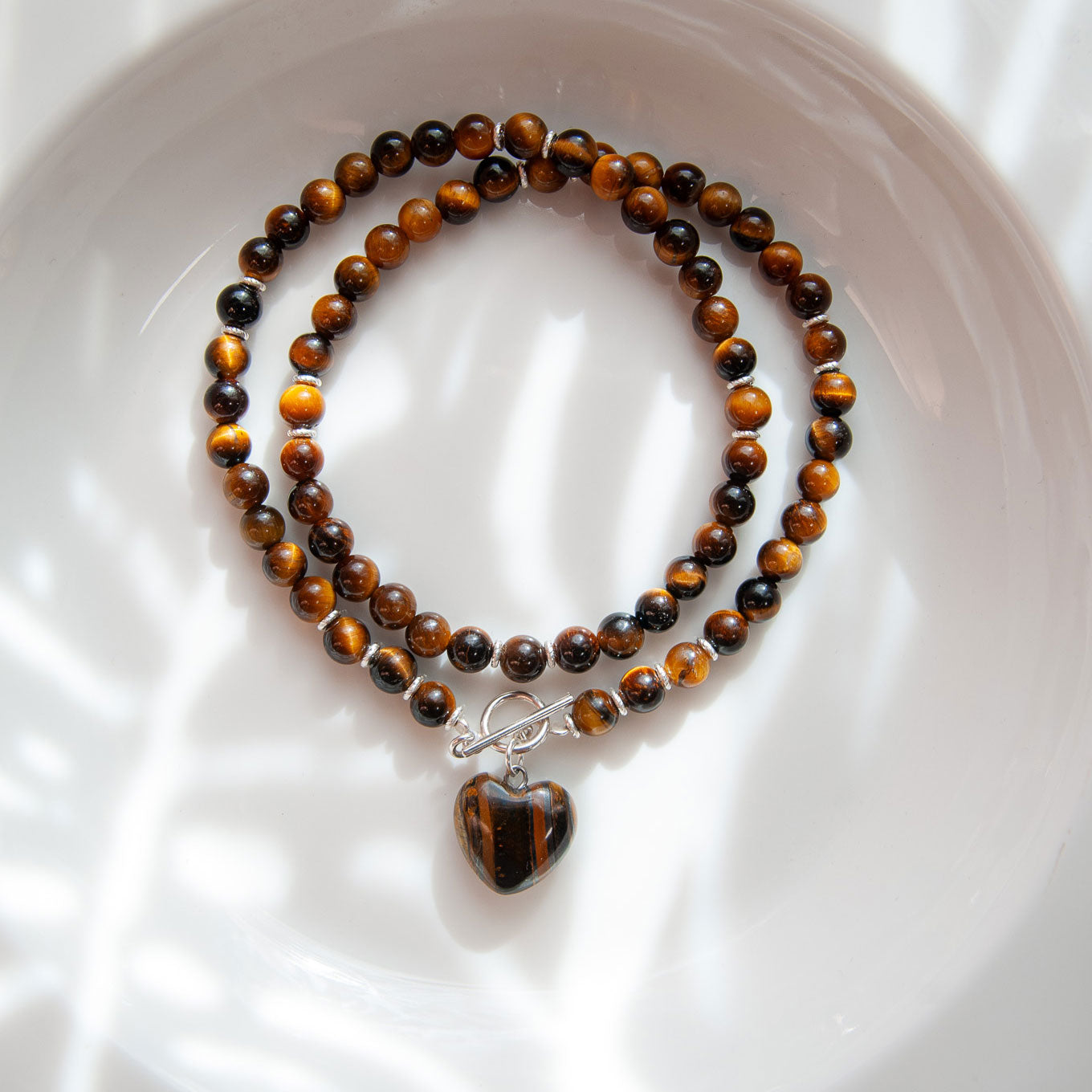 שרשרת מאבני עין הנמר עם תליון לב