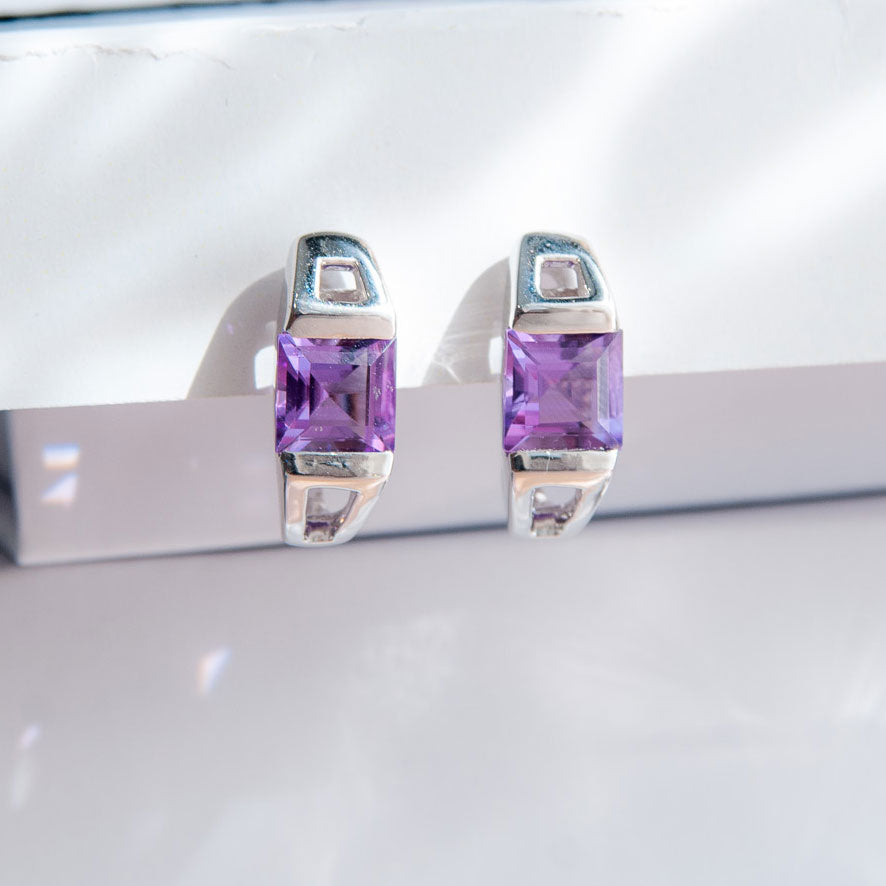 עגילי כסף "מונה" עם אבני אמטיסט