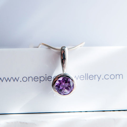 תליון כסף "ניקול" עם אבן אמטיסט