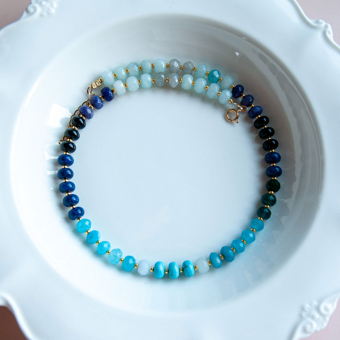 שרשרת לורן גדולה מאבני ג'ייד תכלת ואבני לאפיס