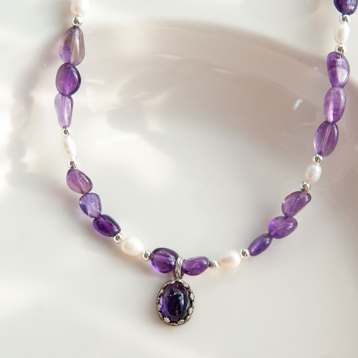 שרשרת מאבני אמטיסט עם תליון