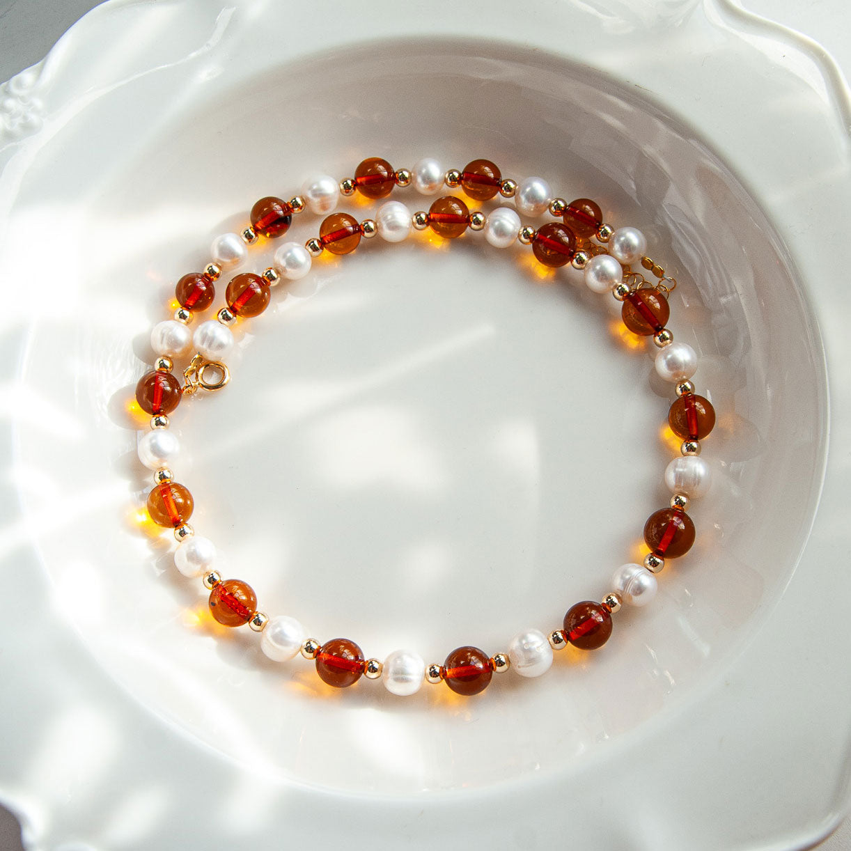 שרשרת ענבר בלטי בשילוב פנינים