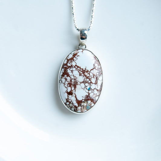 תליון "בנדי" עם אבן טורקיז לבנה