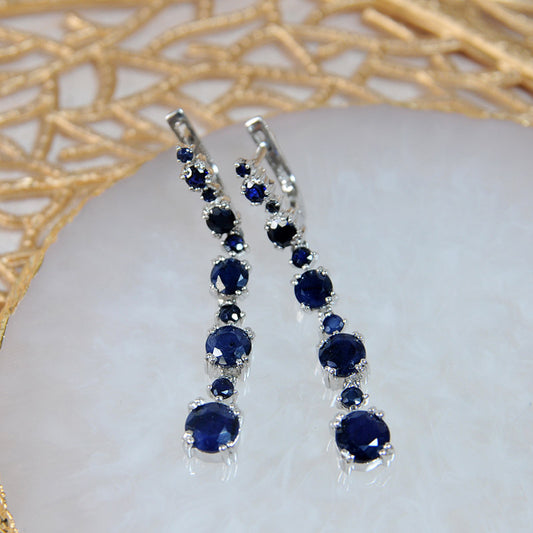 עגילי כסף במראה קלאסי עם אבני ספיר