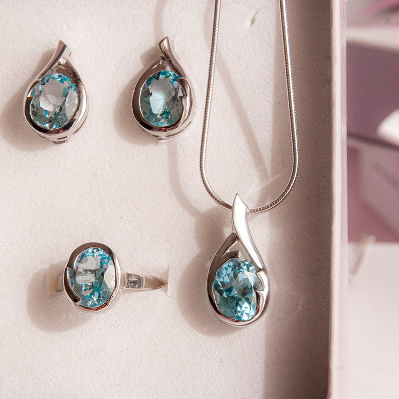 תליון "לילי" עם בלו טופז