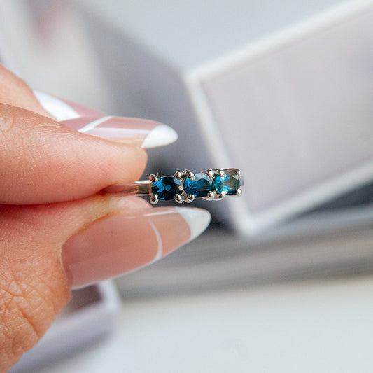 טבעת כסף "אוליב" עם אבני לונדון טופז