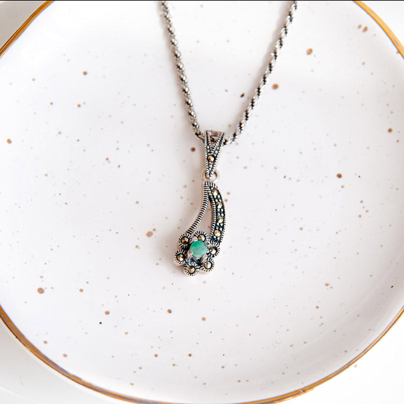 תליון "וינה" עם אמרלד