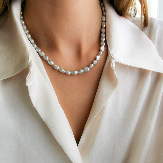 שרשרת שרלוט אפורה